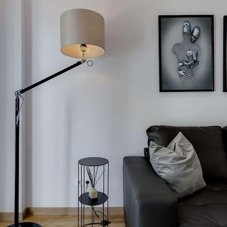 Yollaapartment ลากอส ภายนอก รูปภาพ