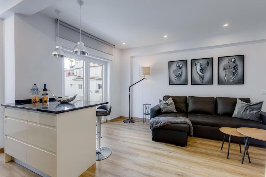 Yollaapartment ลากอส ภายนอก รูปภาพ