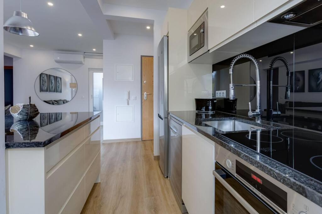 Yollaapartment ลากอส ภายนอก รูปภาพ
