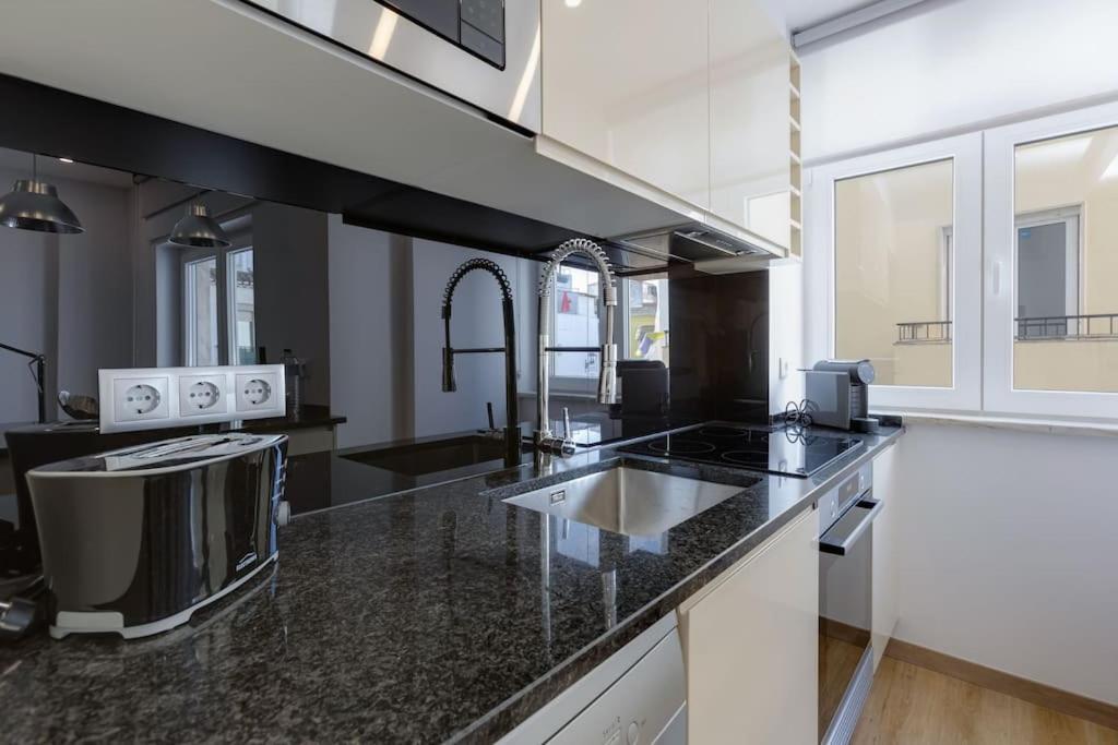 Yollaapartment ลากอส ภายนอก รูปภาพ